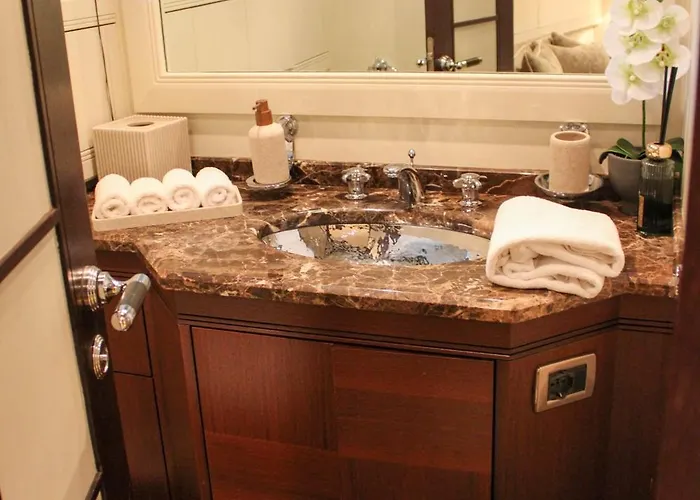 105 Ft Yacht Псароу