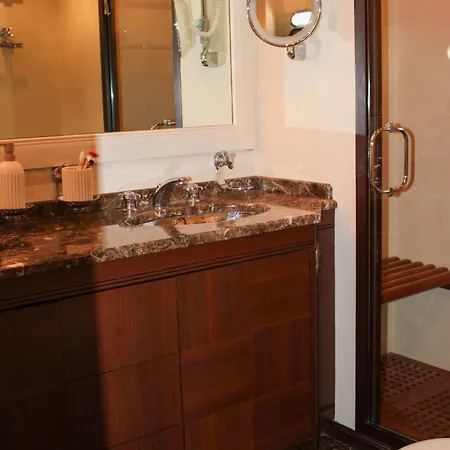 105 Ft Yacht Bateau-hôtel *