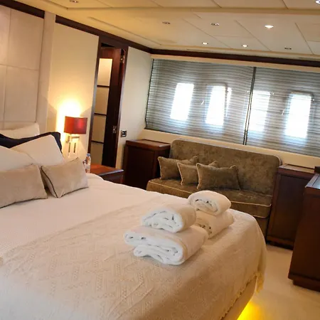 105 Ft Yacht * Mykonos Town