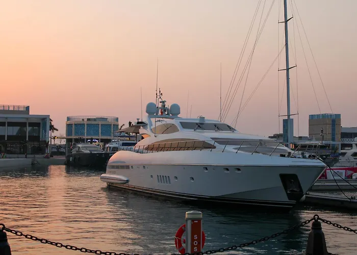 Hotel na wodzie 105 Ft Yacht Psarrou