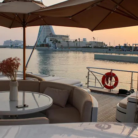 Botel 105 Ft Yacht *